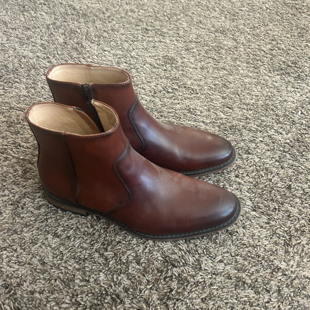Brown Leather Chelsea Boots with Elastic Panels